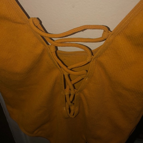 Mustard color body suit - Picture 4 of 6